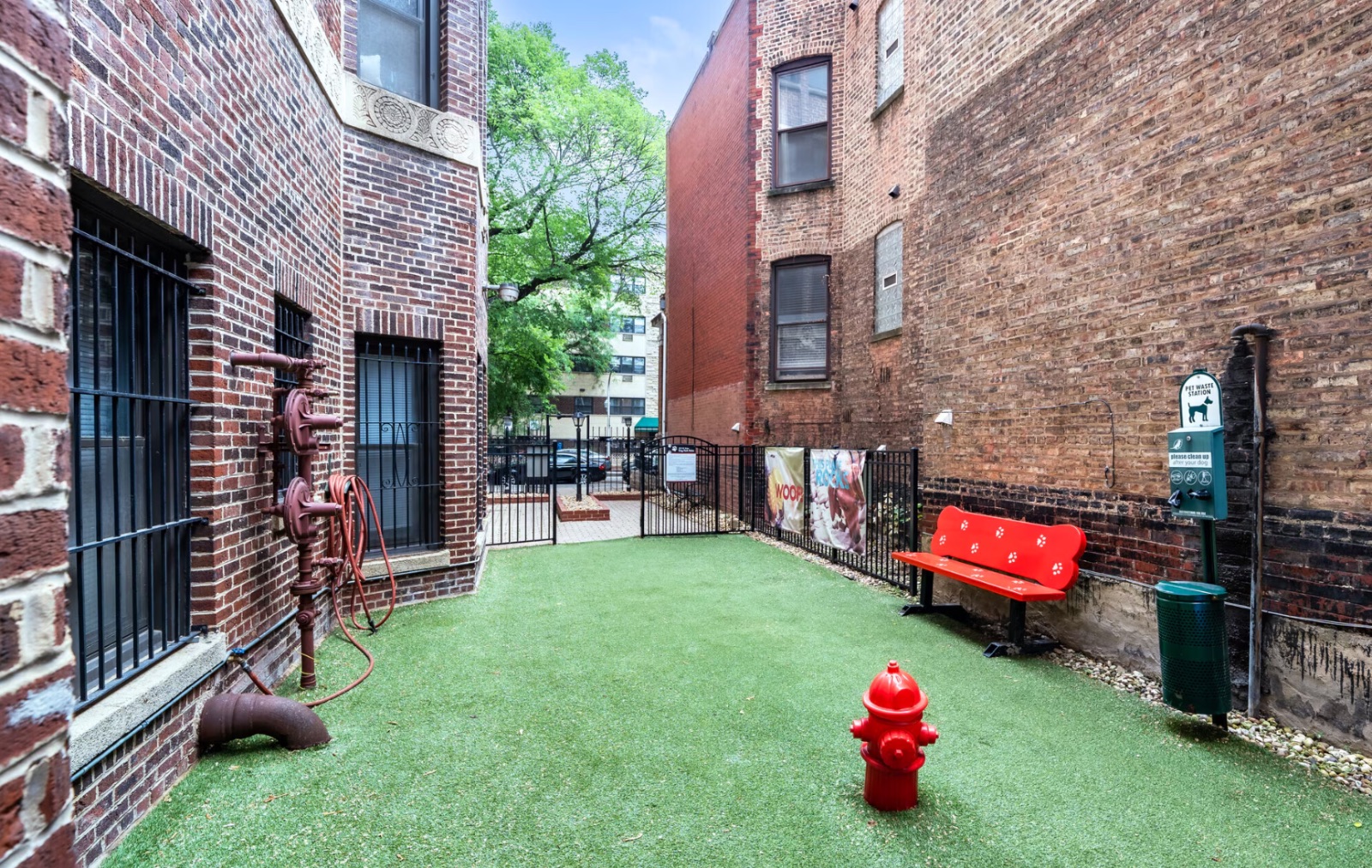 515 W Briar Pl Dog Park cover